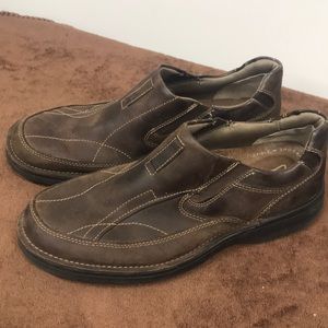 Clarks  8 1/2 shock absorbing lightweight slip on